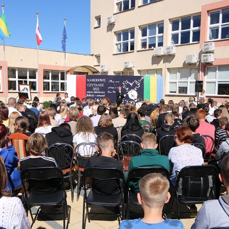 Narodowe Czytanie w Ostrołęce. Finał akcji w “piątce” [WIDEO, ZDJĘCIA]