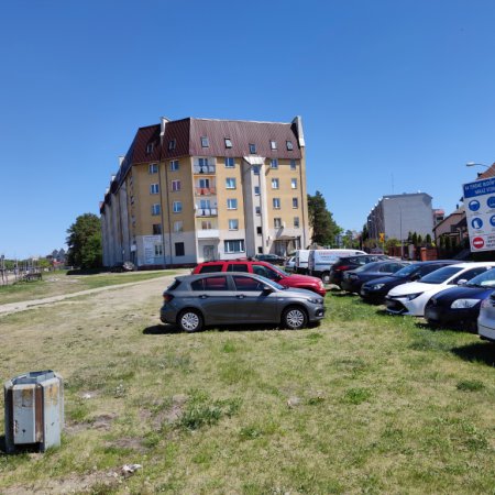 Tu brakuje miejsc parkingowych. Jak to zmienić? Radny wskazuje możliwe rozwiązanie