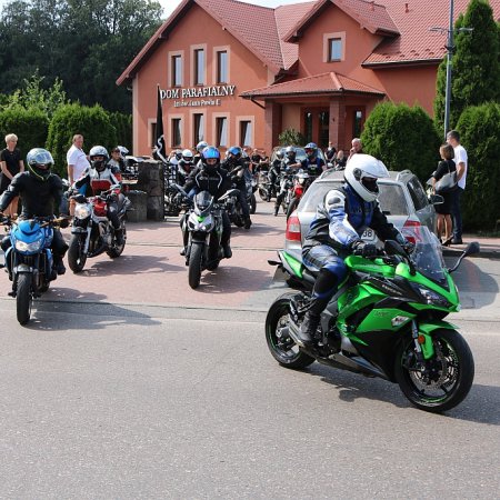 Korowód żałobny motocyklistów. Żegnali tragicznie zmarłego Krzysztofa [WIDEO, ZDJĘCIA]