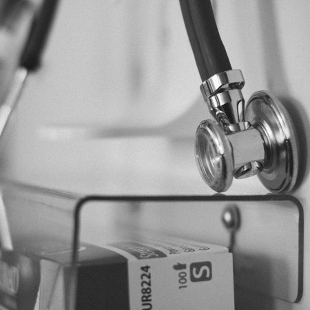 Dwa zarzuty dla lekarza z ostrołęckiego SOR. Oficjalny komunikat prokuratury