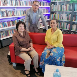 Olga Stopińska z wizytą w kadzidlańskiej bibliotece