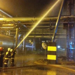 Nocny pożar w Stora Enso. Akcja gaśnicza na szeroką skalę