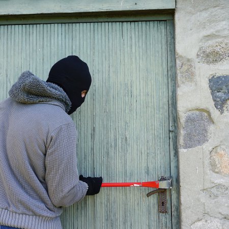 Uwaga, złodziej! Sołtys ostrzega po próbie włamania w biały dzień